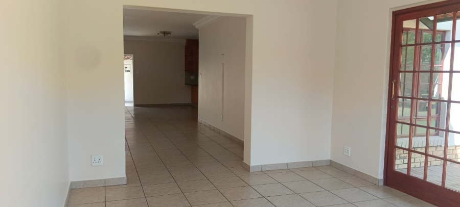 To Let 3 Bedroom Property for Rent in Flamwood North West
